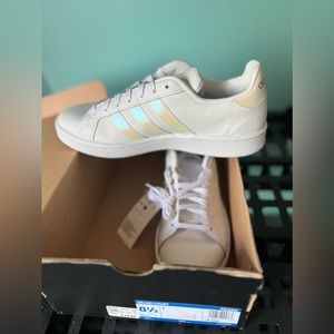 Women's size 8.5 white and pink grand court adidas